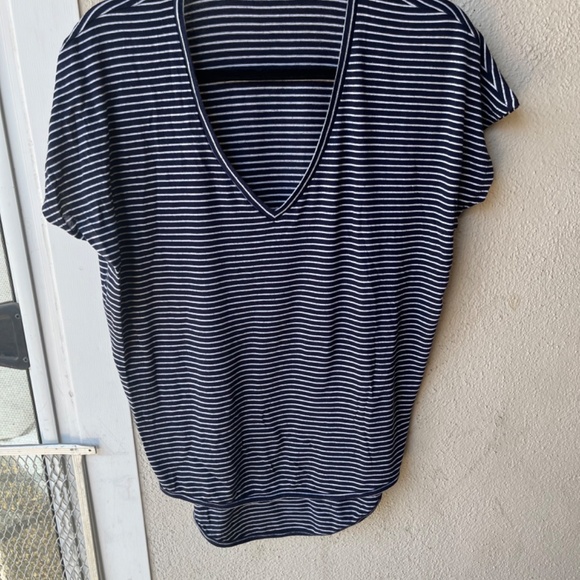 v-neck top - Picture 2 of 3